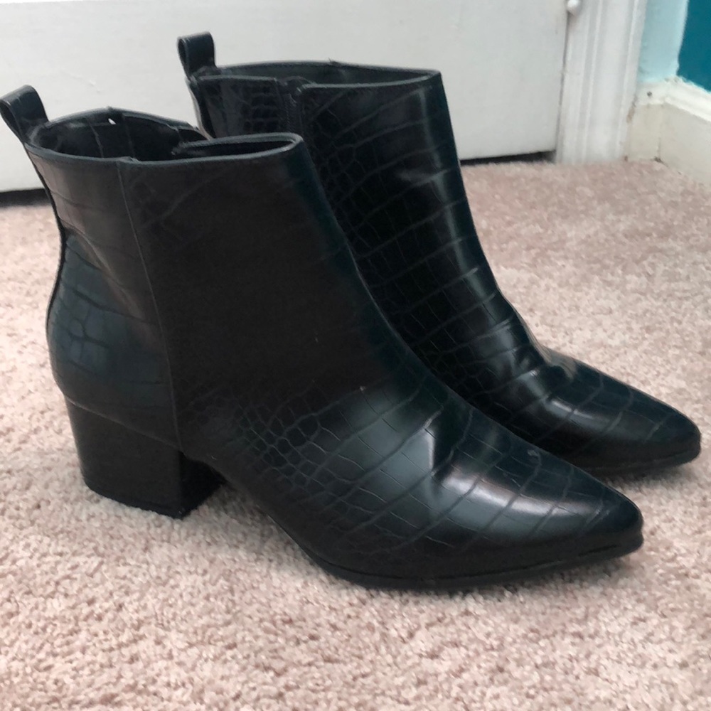 Faux crocodile print black booties American eagle. Size 10